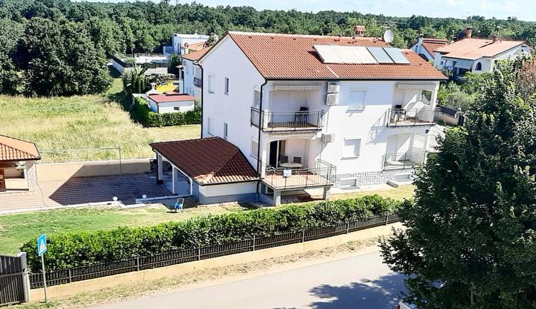 Guesthouse Pejo Пореч Екстериор снимка